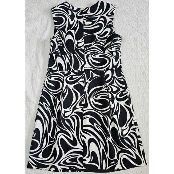 Michael Kors Black and White Swirl Button Dress - Picture 2 of 10
